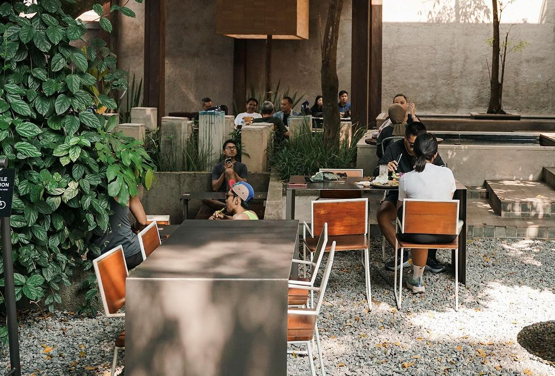 Cafe Reyner Rein: Santai di Tengah Kehidupan Cilacap yang Ramai